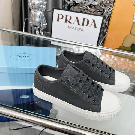 プラダ カジュアルシューズ