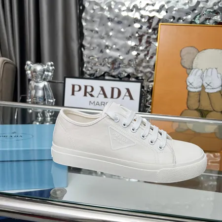 プラダ カジュアルシューズ