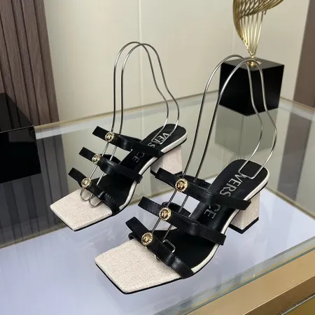 ヴェルサーチ サンダル