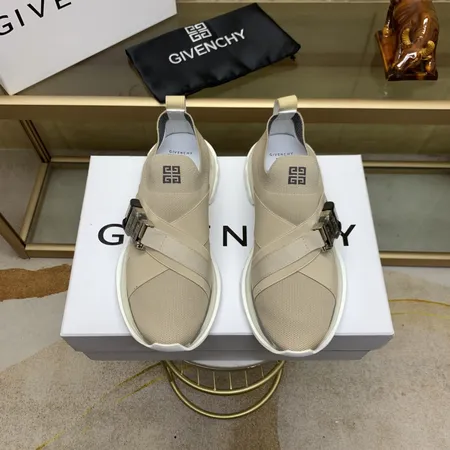 ジバンシィ スニーカー