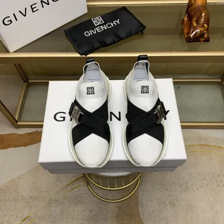 ジバンシィ スニーカー