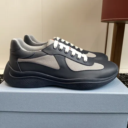 プラダ スニーカー