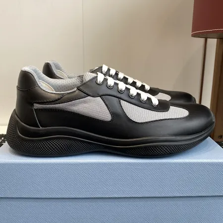 プラダ スニーカー