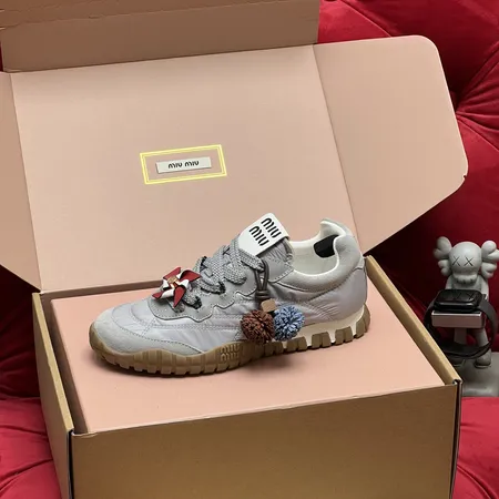 ミュウミュウ カジュアルシューズ