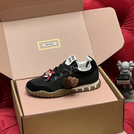 ミュウミュウ カジュアルシューズ