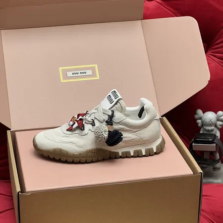 ミュウミュウ カジュアルシューズ