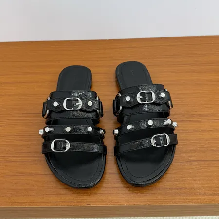 バレンシアガ スリッパ