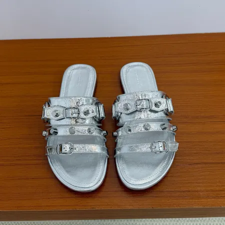 バレンシアガ スリッパ