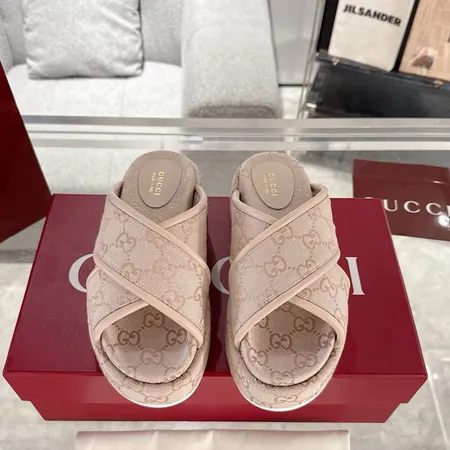 グッチ スリッパ