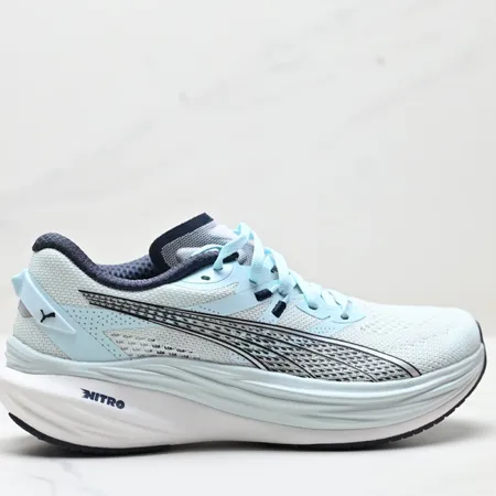 プーマ スニーカー