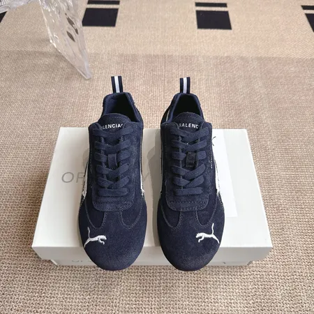 プーマ スニーカー