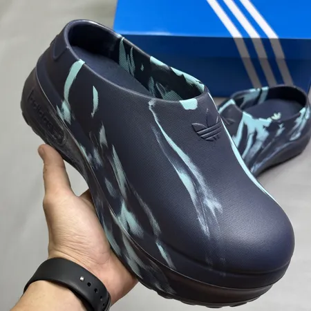 アディダス スリッパ