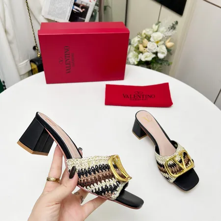 ヴァレンティノ スリッパ