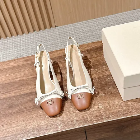 ヴァレンティノ サンダル