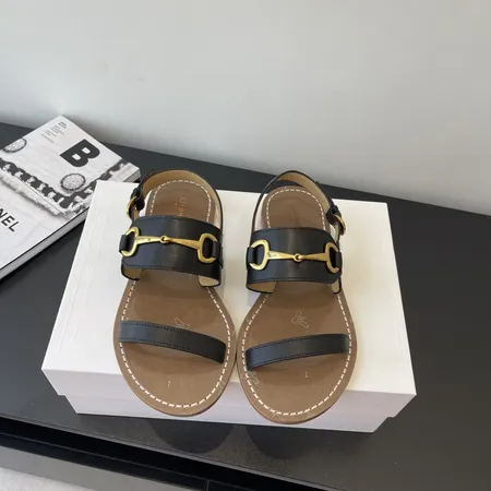 セリーヌ サンダル