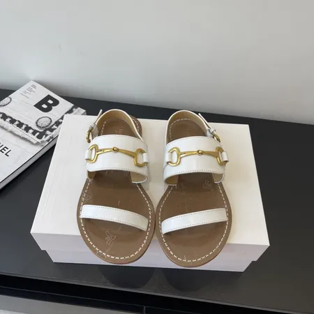 セリーヌ サンダル