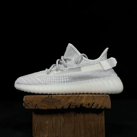 アディダス スニーカー