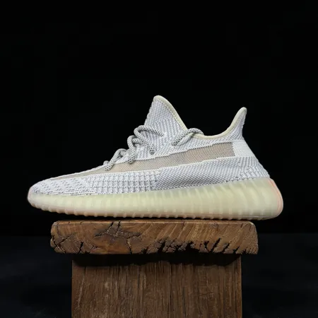 アディダス スニーカー