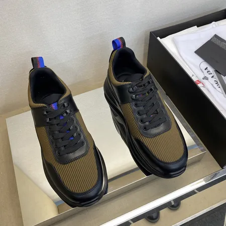 プラダ カジュアルシューズ