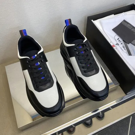 プラダ カジュアルシューズ