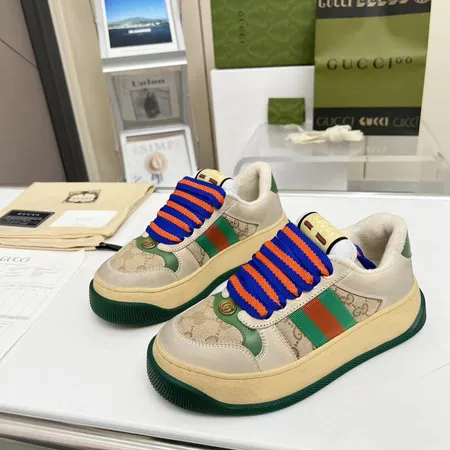 グッチ カジュアルシューズ