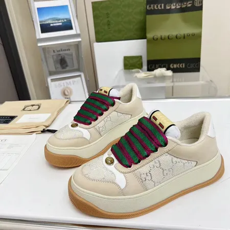 グッチ カジュアルシューズ