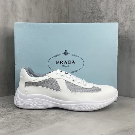 プラダ スニーカー