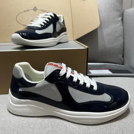 プラダ スニーカー