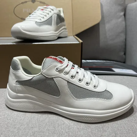 プラダ スニーカー