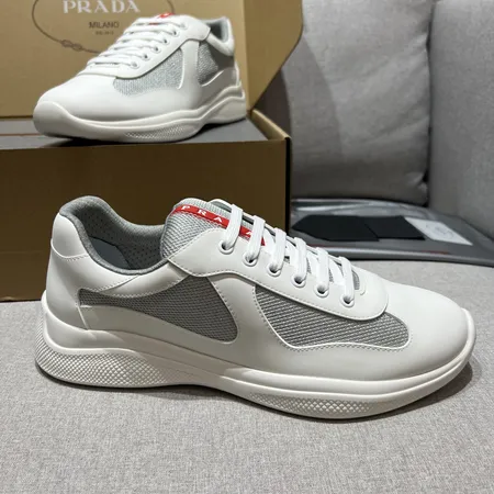 プラダ スニーカー