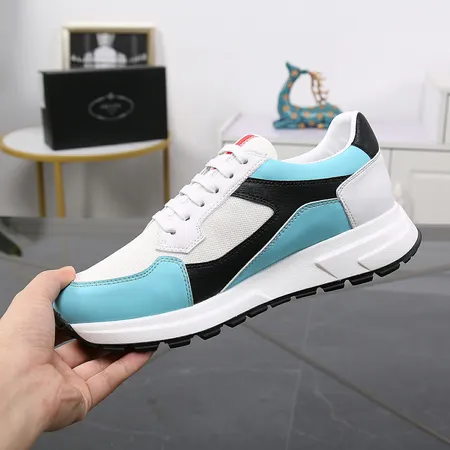 プラダ スニーカー