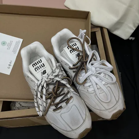 ミュウミュウ スニーカー