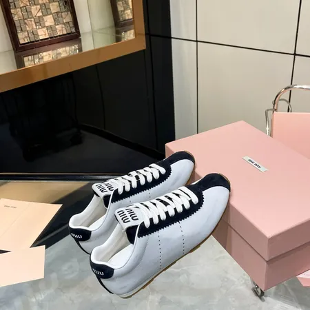 ミュウミュウ カジュアルシューズ