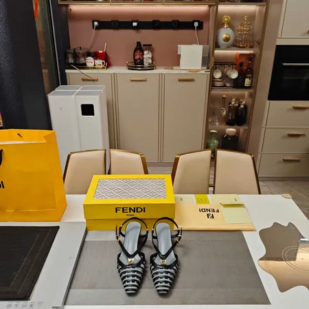 フェンディ サンダル