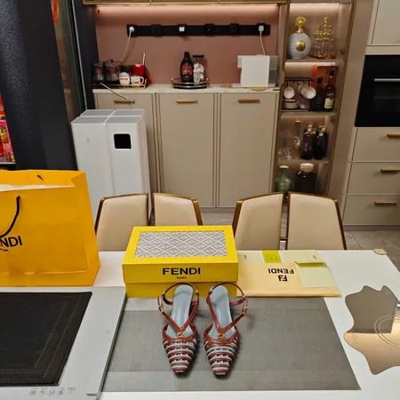 フェンディ サンダル