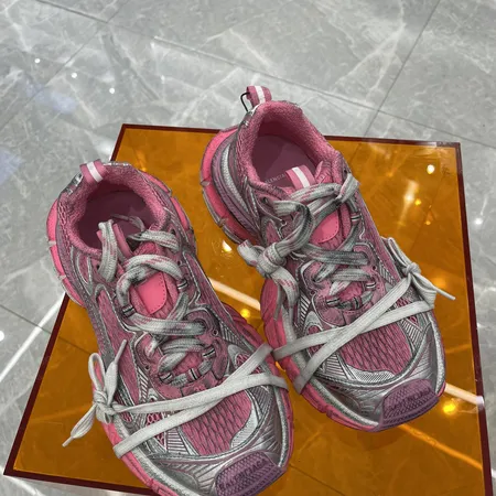 バレンシアガ スニーカー