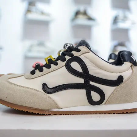 ロエベ スニーカー