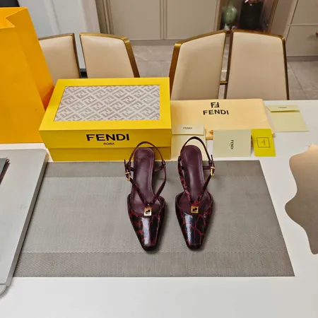 フェンディ サンダル