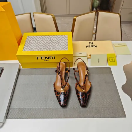フェンディ サンダル