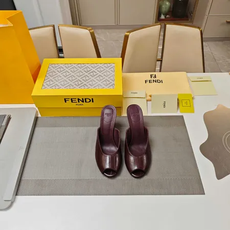 フェンディ サンダル