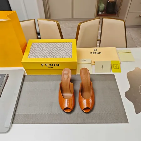 フェンディ サンダル