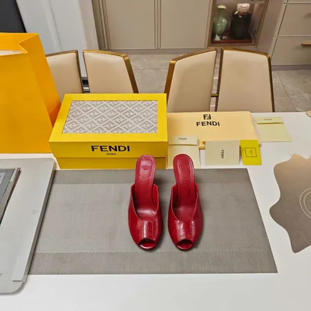 フェンディ サンダル