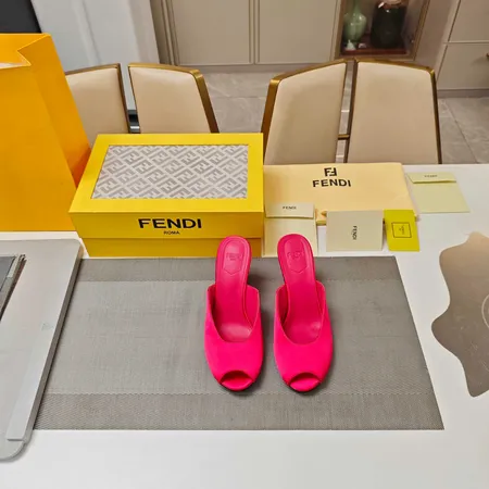 フェンディ サンダル