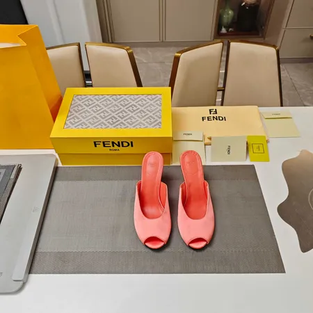 フェンディ サンダル