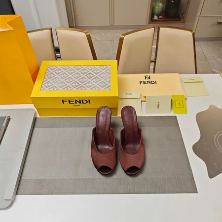 フェンディ サンダル