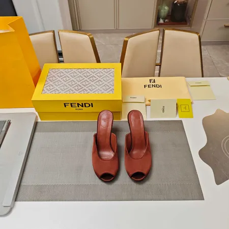 フェンディ サンダル