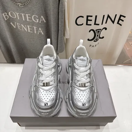 バレンシアガ スニーカー