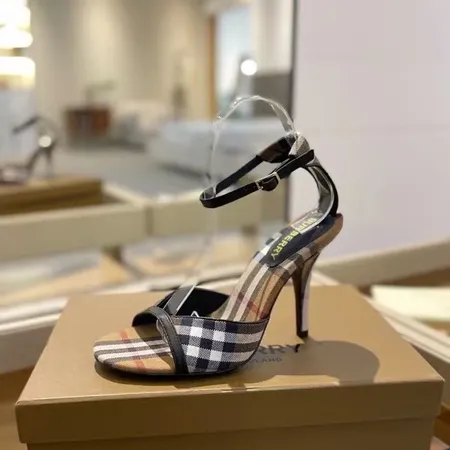 バーバリー ス サンダル