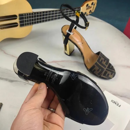 フェンディ サンダル