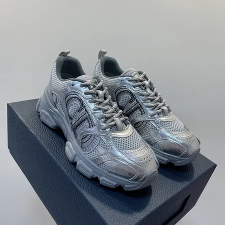 ディオール スニーカー